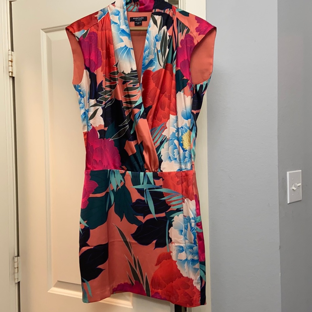 MARCIANO 100 💯 silk, extremely colorful, never worn, NWOT